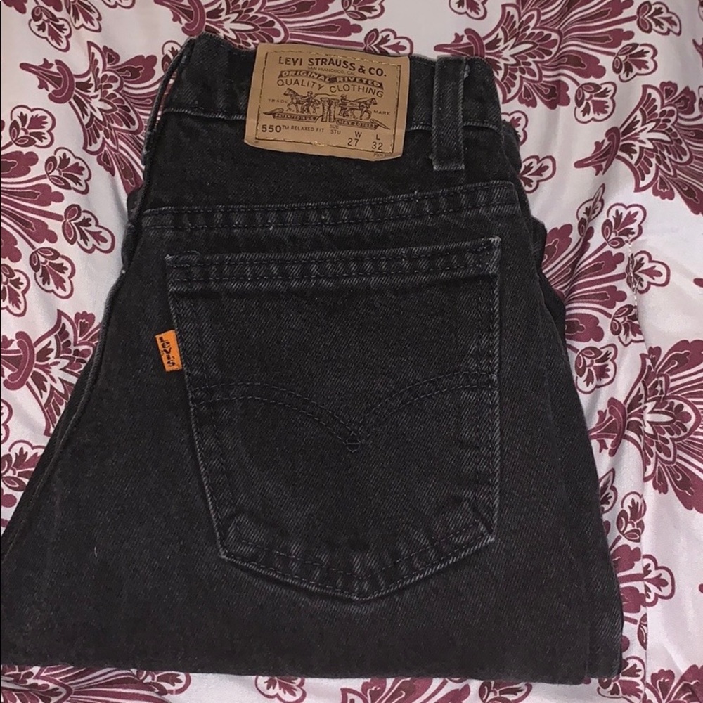 levi mom jeans and tommy bra